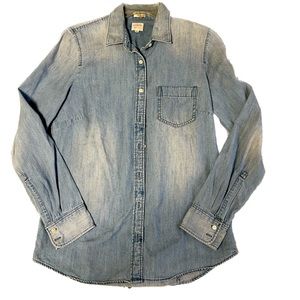 J. Crew Perfect Fit Denim Button Down Small